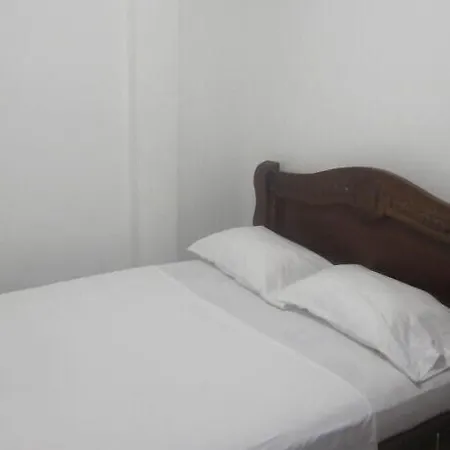 Dora Smith Hotel 2*