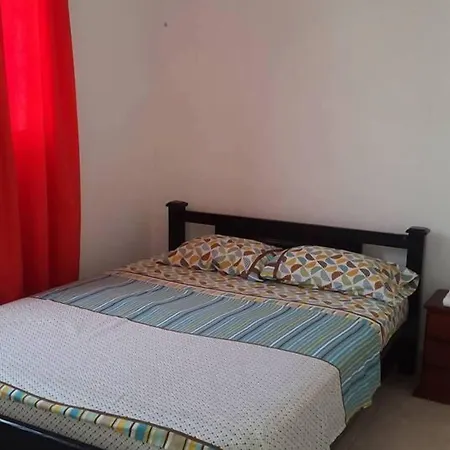 Dora Smith Hotel 2*