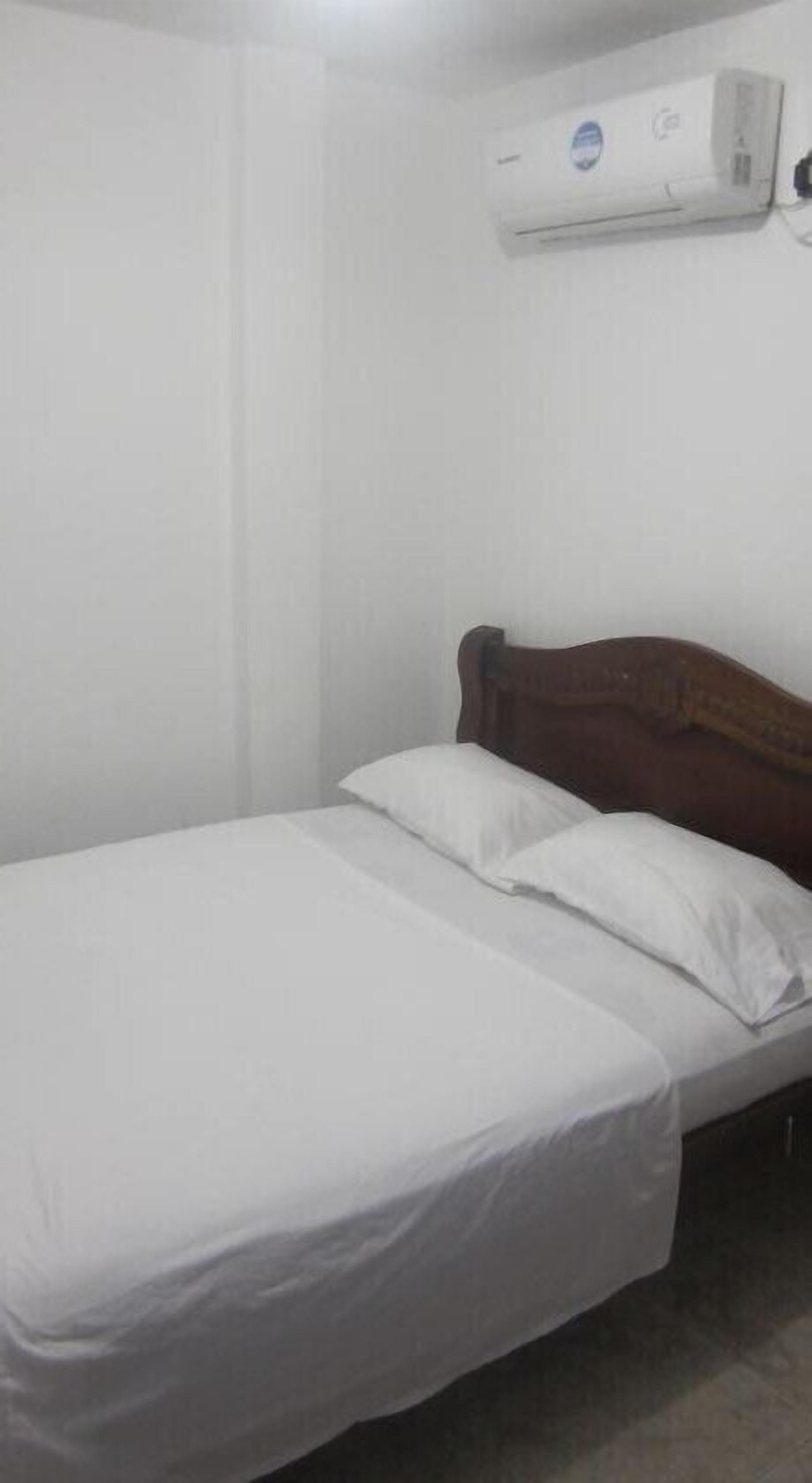 Dora Smith Hotel 2*